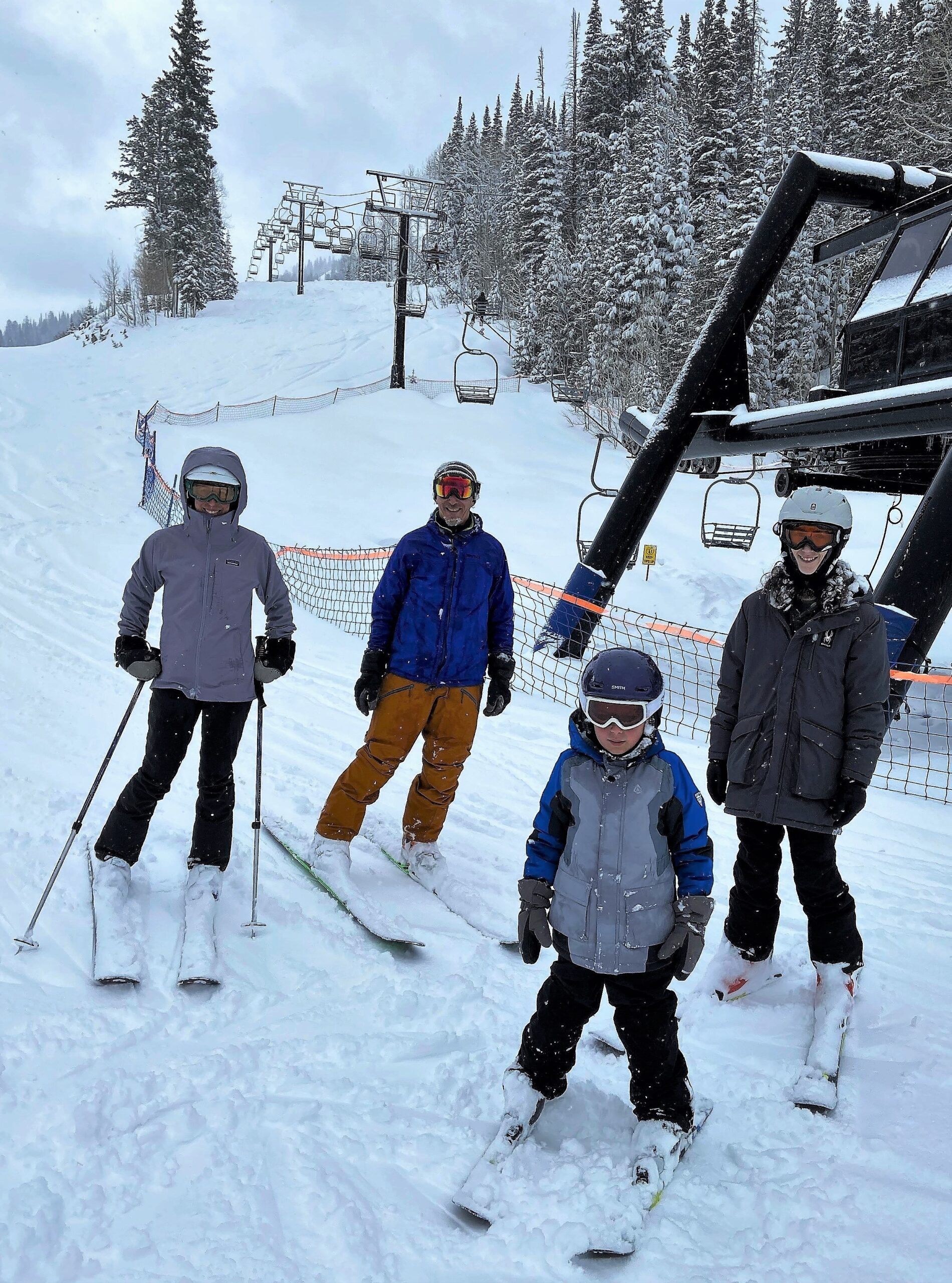 Laura Briefer skiing with family
