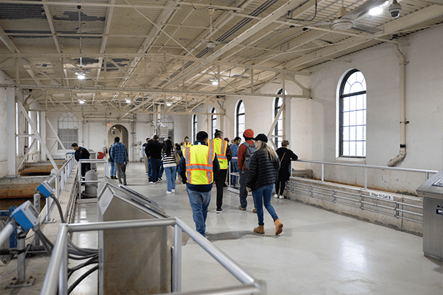 summit-group-walking