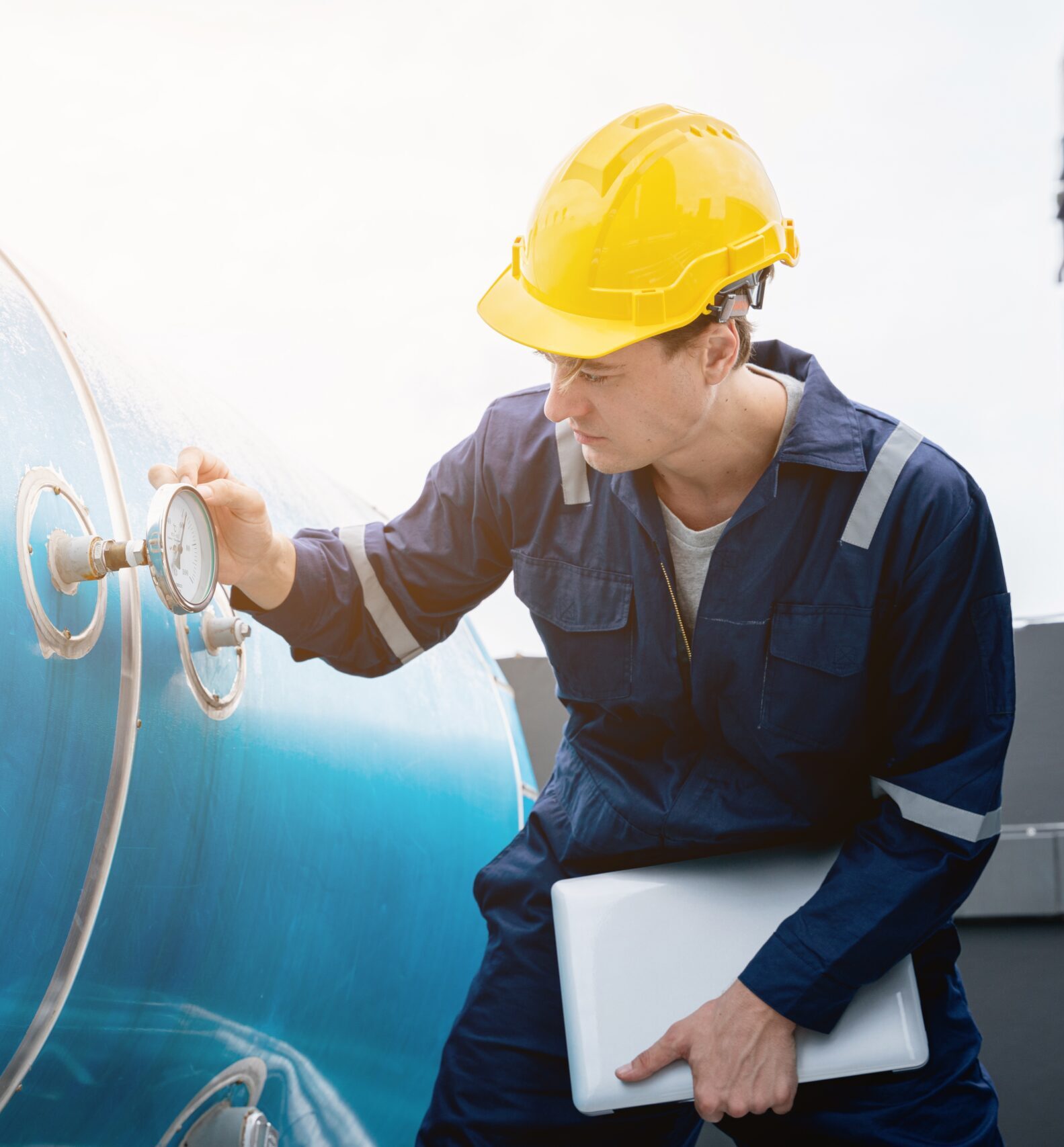 A,Team,Of,Engineers,Is,Checking,The,Air,Conditioning,Cooling