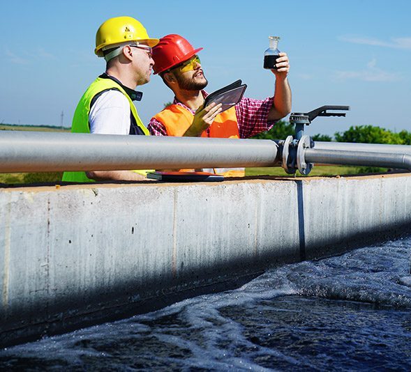 Engineers,Controlling,A,Quality,Of,Water,,aerated,Activated,Sludge,Tank