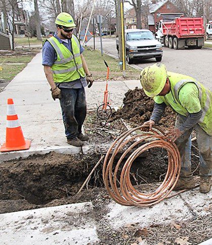 workers replacing a lead service line